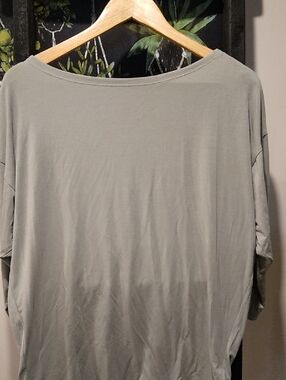 Women's Athleta 3/4 Sleeve Workout Top